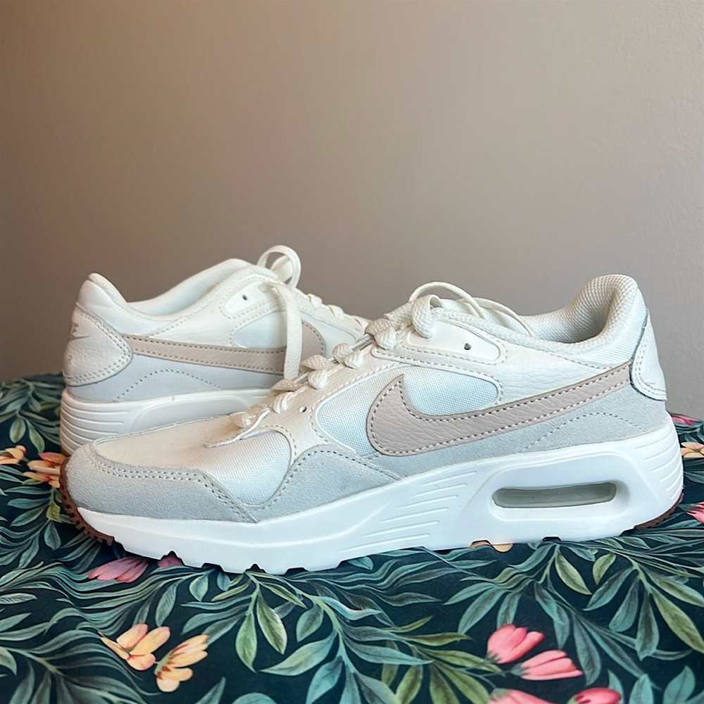 Nike Air Max SC Women's Shoes Light Beige and White size 7 New, Never Worn